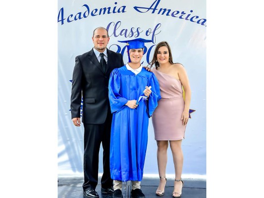 La graduación de la Academia Americana