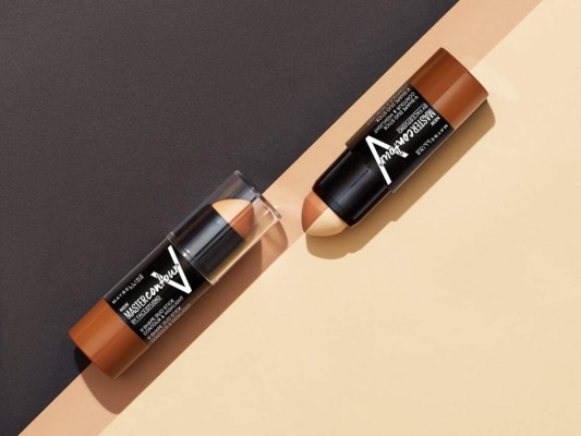 Master Contour, para las que aún no estén impresionadas con la tendencia del strobing, pueden optar por esta barra de contorno en dos tonos que definitivamente resaltará sus facciones
