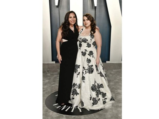 Sharon Lyn CHalkin, madre de Beanie Feldstain, apareció junto a su hija, de quien está muy orgullosa por su gran trabajo en -The Booksmart-.