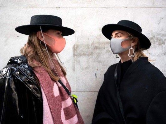 epaselect epa08217258 A member of the public poses for photographs outside London Fashion Weeks show space during London Fashion Week in London, Britain, 14 February 2020. EPA/WILL OLIVER