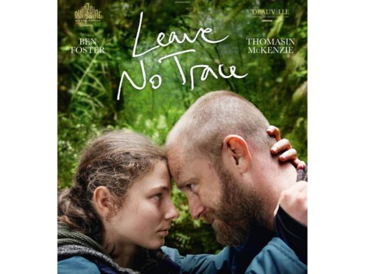 No dejes rastro<br/><br/> <br/><br/>Un padre y su hija viven de forma tranquila y feliz, aislados en un enorme parque nacional de Portland, Oregon, hasta que un pequeño error complica sus vidas al ser detenidos por la policía.<br/>