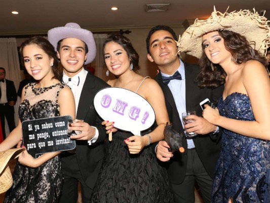 Senior Prom de la Escuela Americana