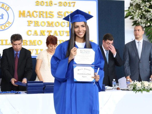 Entrega de títulos de la Macris School, generacion 2017