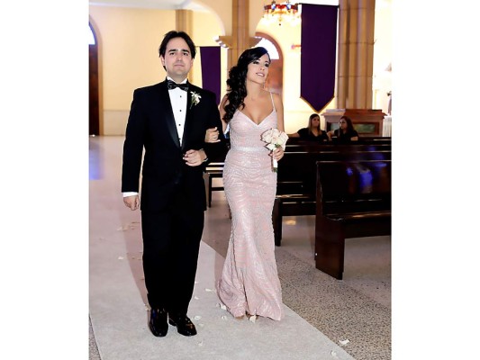 La boda de Ana Bueso Elvir y Óscar Kafati Chinchilla