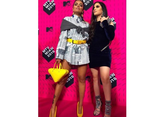 También parte del 'Team Jukilop', Kimberly Loaiza, fue desaprobada por su vestido, muchos le comentaron que parecía que iba al antro y no a una alfombra.