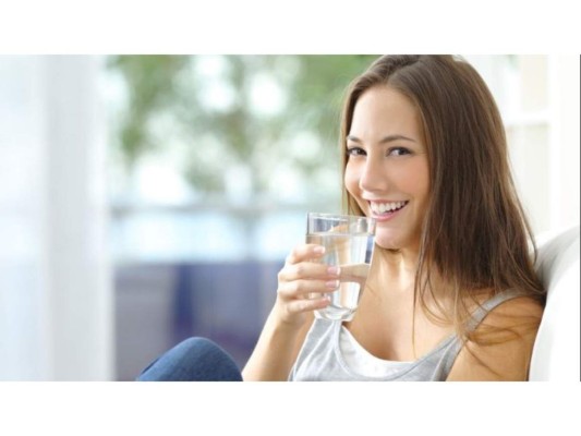 Bebe agua<br/> Es importante que antes de cada comida tomes agua, ya que de esta forma lograrás reducir la ansiedad y provocar un estado de calma antes de comer.<br/>