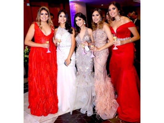 Ana Corona, Valeria Mencía, Karina Alvarez, Camila Guardiola y Alejandra Acosta