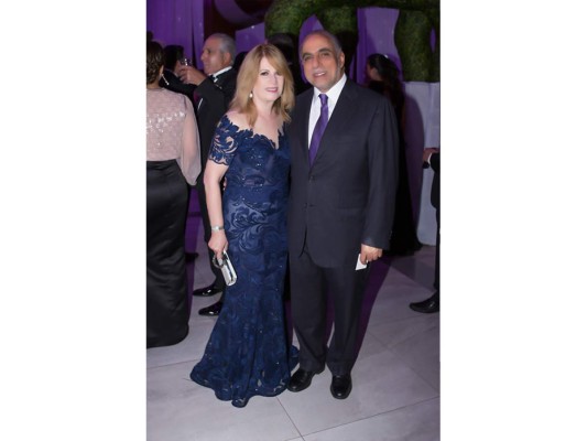 Guillermo Orellana y Giordanna Kafati festejan su boda