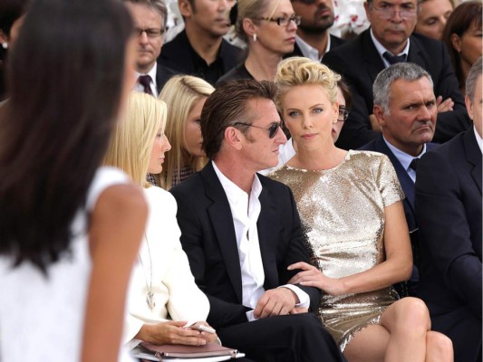 Charlize Theron y Sean Penn<br/><br/>Theron se separó de Penn tras un viaje a Cannes.<br/>