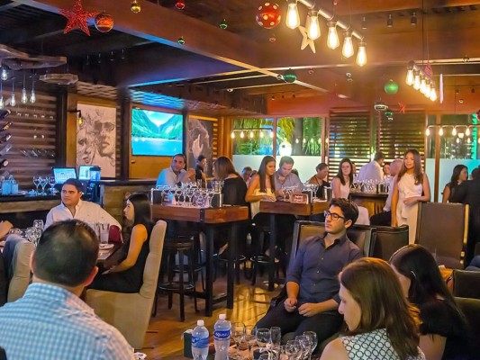 Un éxito el Wine Up del Club Arabe y Estilo