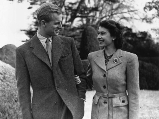 El Duque de Edimburgo y la Princesa Isabel durante su luna de miel en Escocia.