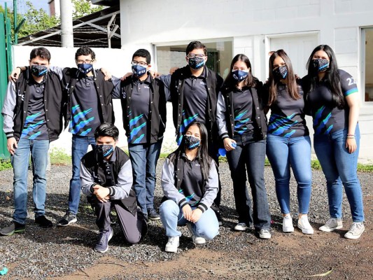César Bustamante, Diego Lara, José Hidalgo, William Ramos, Danielle Irías, Sofia Fortin, Liz Irias, Diego Sánchez y Adriana Chirinos