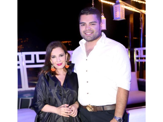 Blanca Bendeck y Rodolfo Lugo celebrando su cumpleaños en Azotea