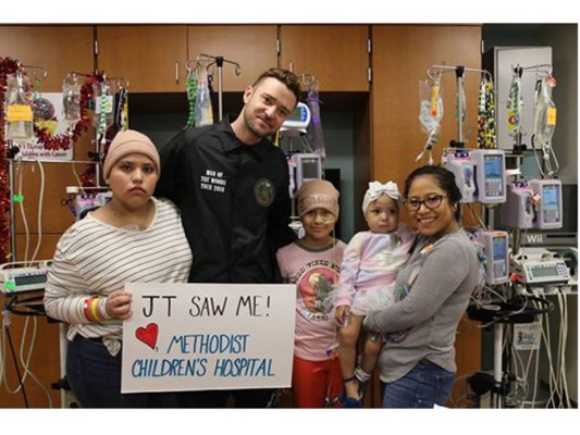 Justin Timberlake visita un hospital infantil en Texas