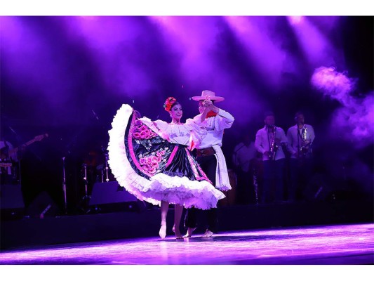 El Ballet Folklórico de Antioquia se hizo presente en el Manuel Bonilla