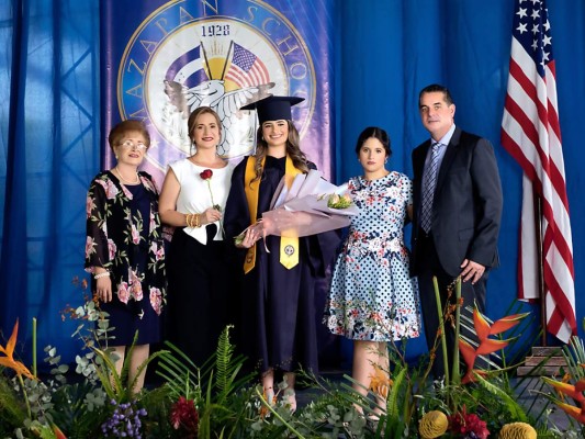 Annabella Canales y familia