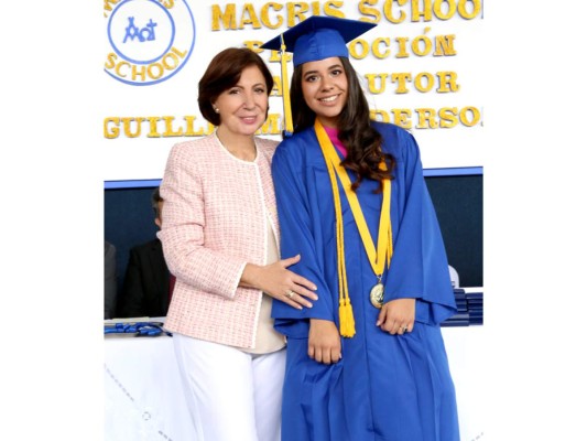 Entrega de títulos de la Macris School, generacion 2017