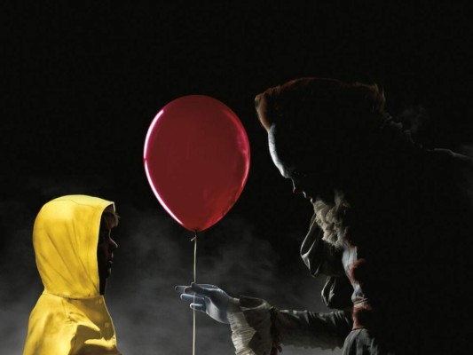 IT<br/>El aterrador Pennywise llega a Netflix a partir del 18 de octubre ¡prepara las palomitas!<br/>