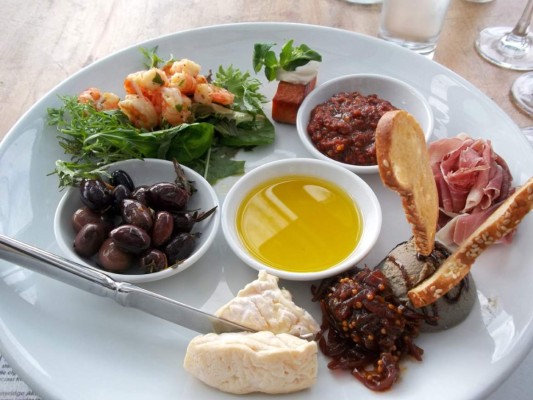 #5 Para mejorar su aspecto y fortalecerlo, una dieta equilibrada es muy importante.