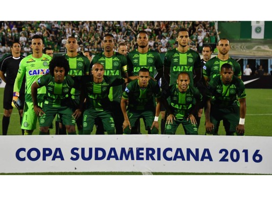 Accidente del equipo de fútbol brasileño Chapecoense deja 75 muertos 6 supervivientes