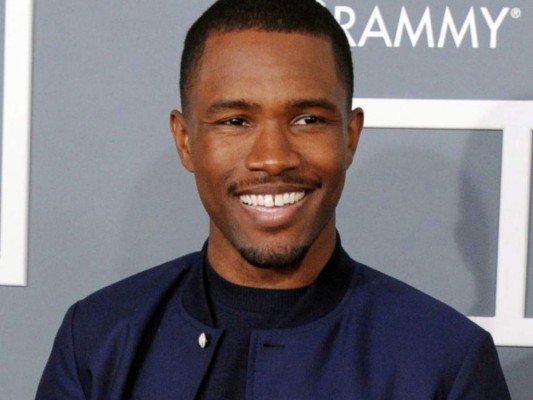 Frank Ocean se destaca por ser uno de los hombres más talentosos en la industria de la música. Sin embargo, admite vender drogas en la escuela secundaria y utilizar el dinero para comprar tiempo en cualquier estudio de grabación. Después del Huracán Katrina, se motivó a esforzarse más en su música.