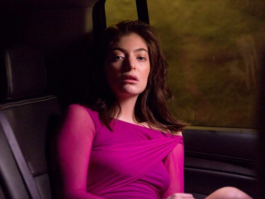 Lorde sorprende con su video Green Light