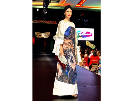 Kolori<br/>Bonnie García y su firma Kolori mostro a las invitadas las hermosas prendas de su nueva colección, propuesta para mujer adulta con sedas brillantes y estampados de pinturas.