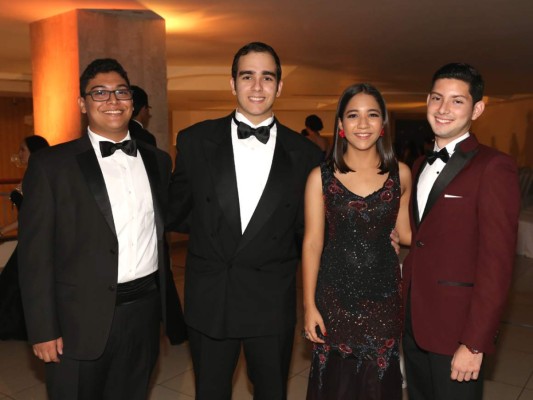 Isaac Murillo, Gabriel Guevara, Stephanie Gomez y Gabriel Mendoza