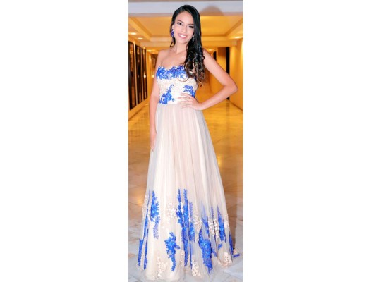 Revista Estilo elige a las Best Dressed de la Prom Night de Academia Los Pinares 2019  
