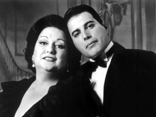 Freddie Mercury y Monserrat Caballé<br/>No podemos dejar de mencionar el grandioso dueto que formaron el vocalista de Queen el famoso Freddie Mercury y la soprano catalana Montserrat Caballé con Barcelona tema que fue realizado con el fin de ser el himno para los Juegos Olímpicos de 1992, lastimosamente no pudieron cantar el tema en la ceremonia ya que Mercury Falleció en el año 1991.<br/>