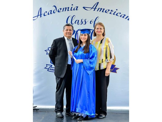 La graduación de la Academia Americana