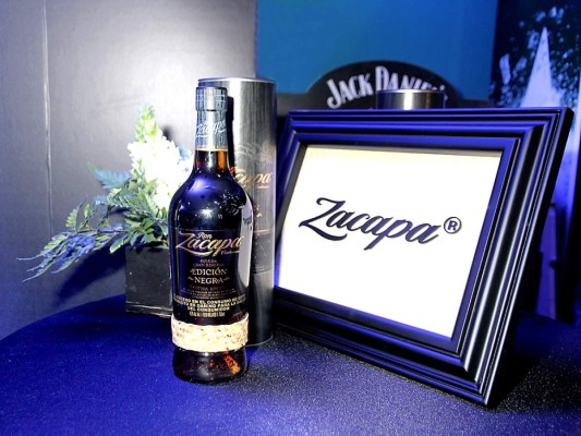 Elegante presentación de Ron Zacapa Edición Negra  