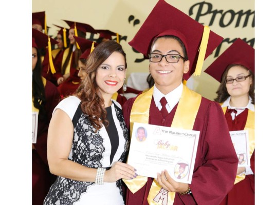 Entrega de títulos Mayan School II parte