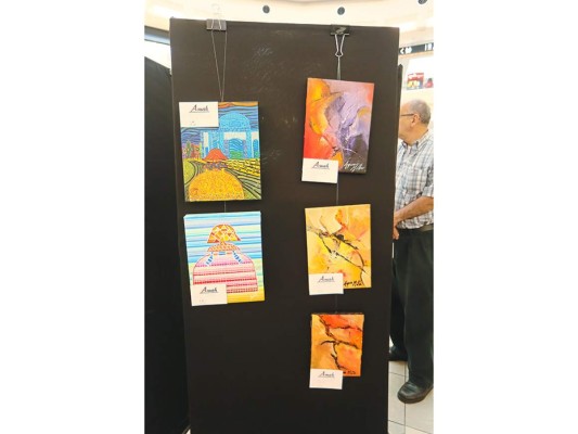 Exposición artística y pintura en vivo en Mall Multiplaza   