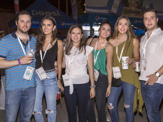 Un éxito el 32 Festival Folklórico Internacional 'La Vuelta al Mundo'   