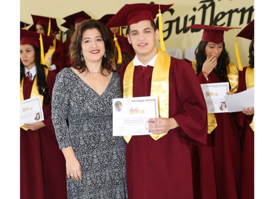 Entrega de títulos Mayan School II parte