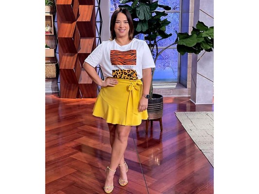 Adamari López, una de las conductoras más queridas de la televisión hispana por su carisma y su belleza, es sobreviviente de cáncer de mama. Nunca ocultó su batalla ni los efectos del duro tratamiento que incluyó una cirugía. Sin embargo, sobrevivió y siempre anima a otros a ser optimistas y perseverantes con sus tratamientos contra esta enfermedad.