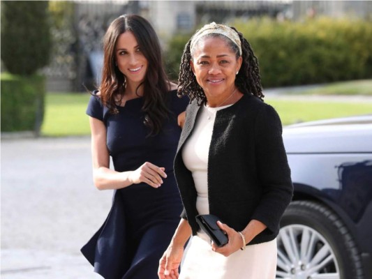 Luego del parto Doria Ragland, madre de Meghan Markle regresó a su casa en los Ángeles, después de haber pasado seis semanas ayudando a su hija con el cuidado de Archie, por lo que los padres primerizos están en la búsqueda de la niñera o niñero perfecto.