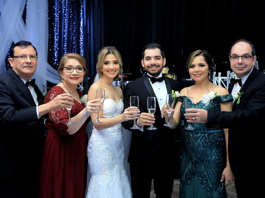 Bechir Bendeck y Lilian Pineda celebran boda religiosa