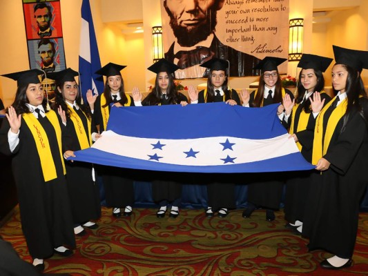 Firma de acta de Lincoln School generación 2017