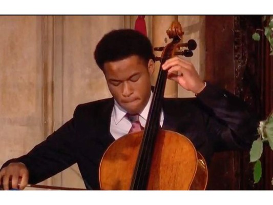 El joven chelista de 19 años, Sheku Kanneh-Masonha, ha sido parte de la banda sonora que acompañó a Meghan Markle y el príncipe Harry durante la ceremonia.