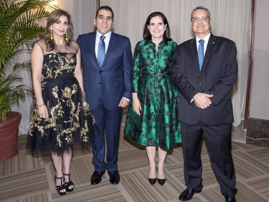 Leyla y Mario Faraj cónsul de Brasil en San Pedro Sula con Marilia Bulhoes y el embajador de Brasil en Honduras Breno Días Da Costa. Foto:Daniel Madrid