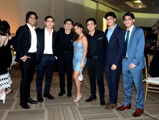 César Fúnez, Jean Carlo Ávila, Luis Paredes, Emily Saybe, Jesús Martínez, David Ramos y Carlos Abufele.