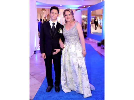 Los Seniors 2019 de la Del Campo International School despiden High School con una distinguida gala