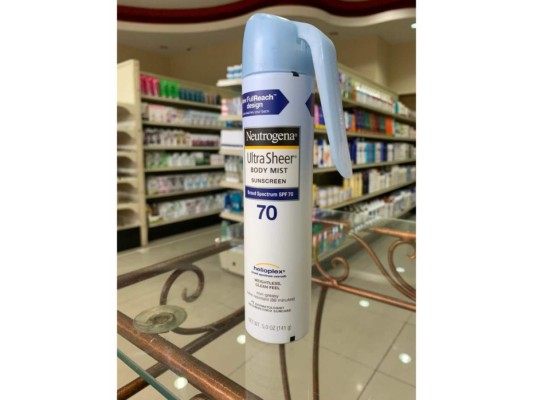 Ultra Sheer Body Mist de Neutrogena es un protector solar libre de aceite que puede ayudar a prevenir el cáncer en la piel y envejecimiento temprano de la misma. Puedes adquirirlos en FEDCO.