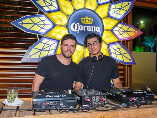 Corona y Estilo ofrecen la ´tis the season party