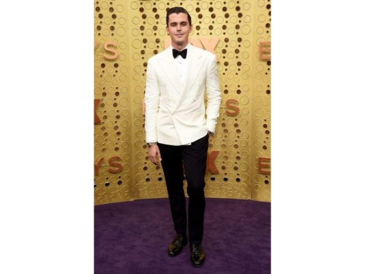 Usando un esmoquin de Ralph Lauren por parte de Antoni en la alfombra roja.