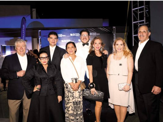 Antonio Tavel, Blanca Bendeck, Carlos Girón, Jurek Jablonicky, Annamaría Villeda-Kafati y Lissette y Nash Asfura.