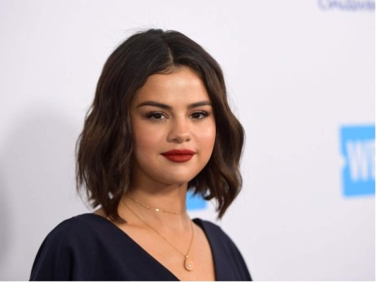 Selena Gómez se reúne con grupo de fans