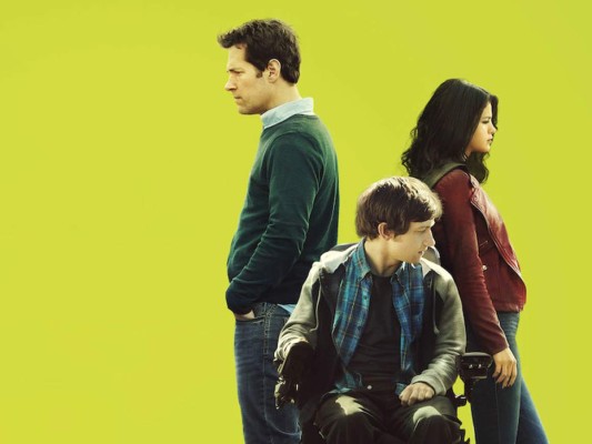 The Fundamentals of Caring <br/>Esta película nos cuenta la historia de Ben, un escritor que se encuentra atravesando problemas emocionales, entre ellos su divorcio y la pérdida de su hijo; es entonces que decide capacitarse como un cuidador, tras varias semanas al finalizar la clase se le es asignado su primer paciente llamado Trevor, un muchacho de 19 años que padece de distrofia muscular. Es entonces que desde el momento en que se conocen Ben y Trevor entablan una relación peculiar que va mas allá de cuidador- paciente.<br/>